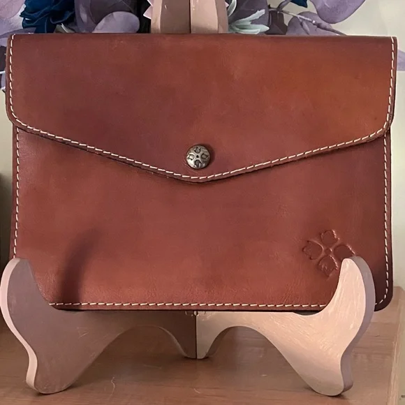 Patricia Nash Tan Leather Envelope Pouch - Picture 1 of 3